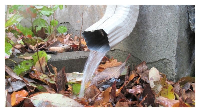 Downspout Service Image